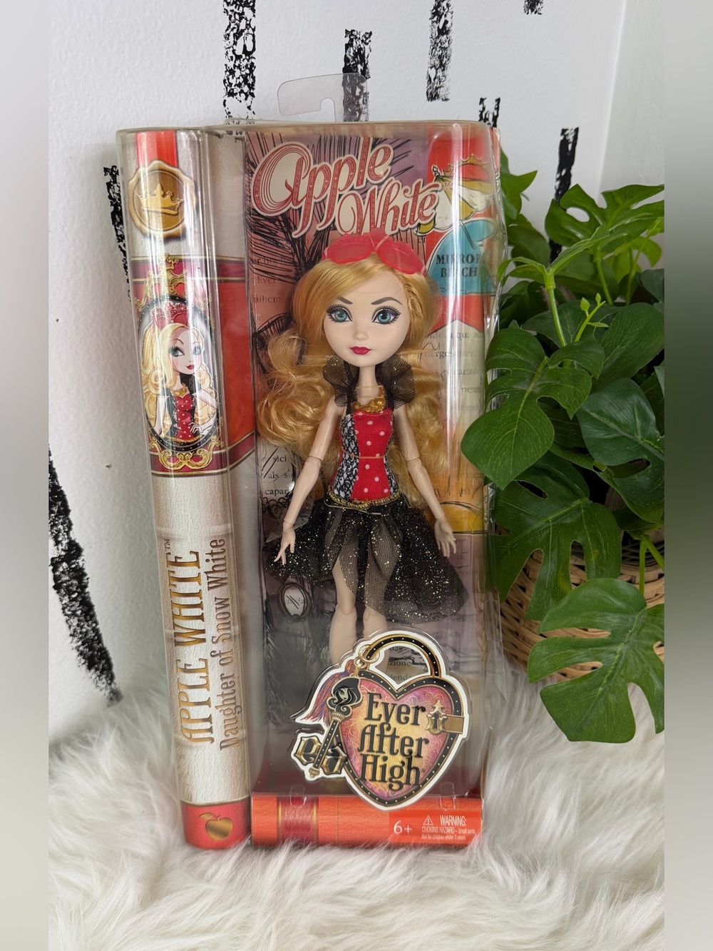 Ever After High Mirror Beach Apple White Doll 2014 New in Box
